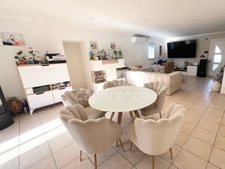 Maison individuelle à vendre récente de plain-pied avec piscine 4 pièces 3 chambres proche Gréoux-Les-Bains  (04)