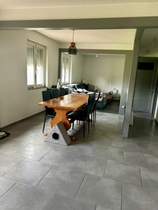 Maison de 74 m² sur terrain de 1 190 m² – 2 chambres, cuisine équipée, cave, garage et dépendances – À 2 min de Dole, entre Besançon et Dijon