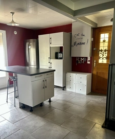 Maison de 74 m² sur terrain de 1 190 m² – 2 chambres, cuisine équipée, cave, garage et dépendances – À 2 min de Dole, entre Besançon et Dijon