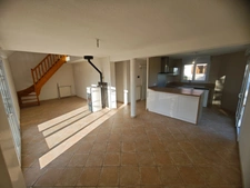 Maison individuelle lumineuse avec jardin, terrasse et grand garage à Authume