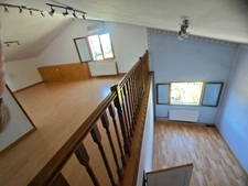 Et si cette maison cachait bien plus qu'une simple adresse...