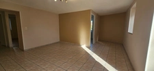 À vendre : Appartement avec 2 chambres, bureau et cour privative dans maison en pierre