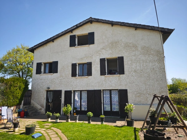 🏡 Maison de caractère divisible en 2 logements – 5 chambres – 221 m² – Lavangeot (39700)