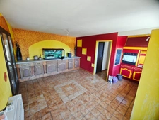 Et si cette maison cachait bien plus qu'une simple adresse...