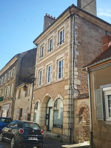 Maison de ville à vendre à Auxonne centre – 256 m², jardin et de belles possibilités