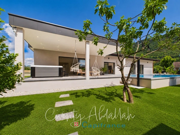 VILLA CONTEMPORAINE D'EXCEPTION – 192 m² DE PLAIN-PIED AVEC PISCINE - en limite de Gilly sur Isère
