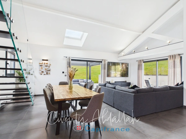 FILLIERE (74) Villa contemporaine avec vue panoramique sur un terrain de 6330 m²