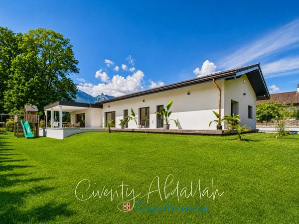 VILLA CONTEMPORAINE D'EXCEPTION – 192 m² DE PLAIN-PIED AVEC PISCINE - en limite de Gilly sur Isère