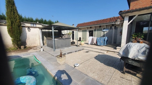 Maisons à vendre 9 pièces 241 m² sur terrain de 3000m²   (60)