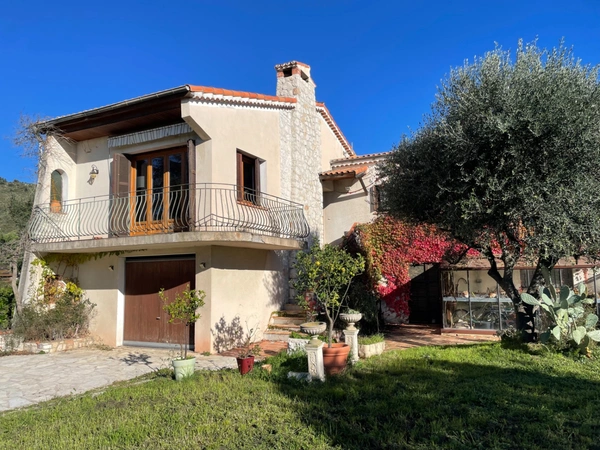 Rare Opportunité – Villa avec Vue Mer sur les hauteurs de Nice