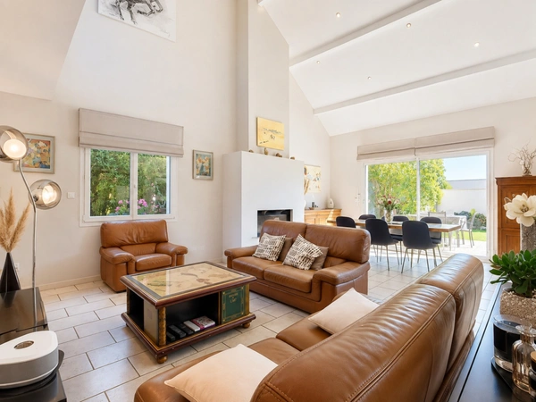 Maison moderne 236 m² – 6 ch - Piscine chauffée – Suite parentale – AUGNY