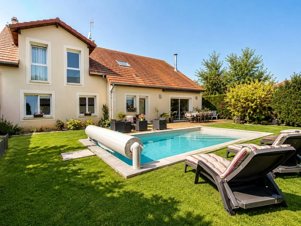 Maison moderne 236 m² – 6 ch - Piscine chauffée – Suite parentale – AUGNY