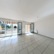 🌿 95 m² lumineux plein Sud | Résidence Les Dauphins | Cave + Parking sécurisé | Calme absolu côté jardin ☀️