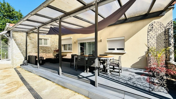 Maison à vendre 6 pièces 140 M² habitable, 4 chambres donc une suite parentale sur un terrain de 896 M², proche des commerces, écoles et transport avec le calme en plus à POMMEUSE (77)