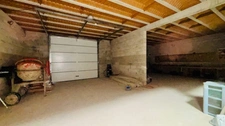 À Meaux – Espace, fonctionnalité et confort ! Entrepôt de 326 m² sur deux niveaux avec bureaux + maison de 85 m² (2 chambres ou bureaux). Parfait pour allier activité professionnelle et habitation.