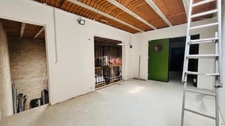 À Meaux – Espace, fonctionnalité et confort ! Entrepôt de 326 m² sur deux niveaux avec bureaux + maison de 85 m² (2 chambres ou bureaux). Parfait pour allier activité professionnelle et habitation.