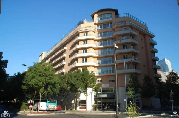 LMNP – RÉSIDENCE ÉTUDIANTE LA DÉFENSE – RENDEMENT 4,70 % – EMPLACEMENT PREMIUM – EXPLOITANT NEXITY