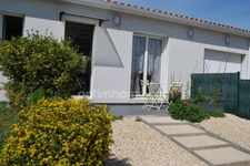 Belle maison de plain pied de 2021 comprenant 3 chambres avec un DPE A