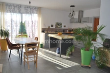 Belle maison de plain pied de 2021 comprenant 3 chambres avec un DPE A