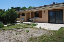 maison de plain pied 137 m2 à fort potentiel se situe à Brie (10 minutes de Ruelle)