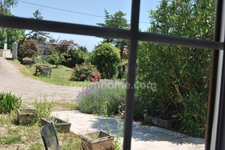 maison de plain pied 137 m2 à fort potentiel se situe à Brie (10 minutes de Ruelle)