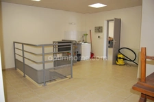 ESPACE DE STOCKAGE ET BUREAUX à vendre à 200m de la N10