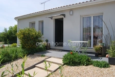 Belle maison de plain pied de 2021 comprenant 3 chambres avec un DPE A