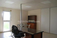 ESPACE DE STOCKAGE ET BUREAUX à vendre à 200m de la N10
