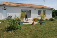 Belle maison de plain pied de 2021 comprenant 3 chambres avec un DPE A