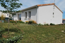 Belle maison de plain pied de 2021 comprenant 3 chambres avec un DPE A