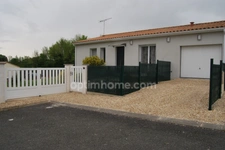 Belle maison de plain pied de 2021 comprenant 3 chambres avec un DPE A