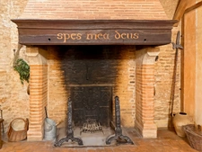 Medieval castle - 210 m2 of living space - 5087 m2