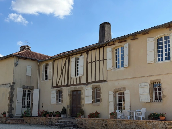 Château à vendre BAS ARMAGNAC (32) - Avec deux gites, dépendances, piscine et parc - 1 ha 44