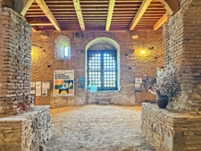 Medieval castle - 210 m2 of living space - 5087 m2
