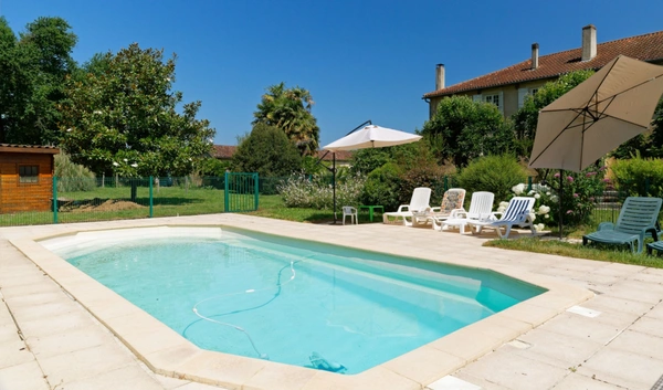 Château à vendre BAS ARMAGNAC (32) - Avec deux gites, dépendances, piscine et parc - 1 ha 67 