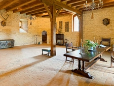 Medieval castle - 210 m2 of living space - 5087 m2