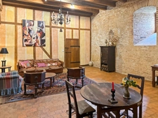 Medieval castle - 210 m2 of living space - 5087 m2