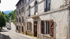 Building for sale in EAUX BONNES (64) - 256 m2 living space - Land 202 m2