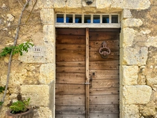 For Sale – Stone village house (6 rooms) of 227 m² in Bazian (Gers) with courtyard and small garden