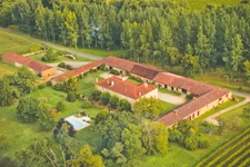 Château à vendre BAS ARMAGNAC (32) - Avec deux gîtes, dépendances, piscine et parc - 19 ha de vignes et terres