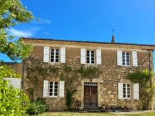 À Vendre – Maison de village en pierre (6 pièces) de 227 m² à Bazian (Gers) avec cour et jardinet