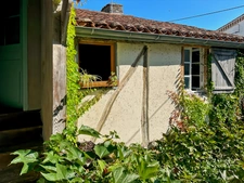 - BASSOUES (32) - À VENDRE - Ensemble de deux maisons à Bassoues (8 pièces) - 183 m2 avec cour intérieure
