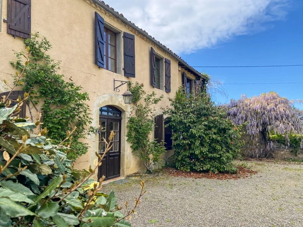 Maison à vendre 8 pièces proche de MARCIAC (32) - 302 m2 - terrain de 7318 m2 - 4 chambres - dépendances et piscine