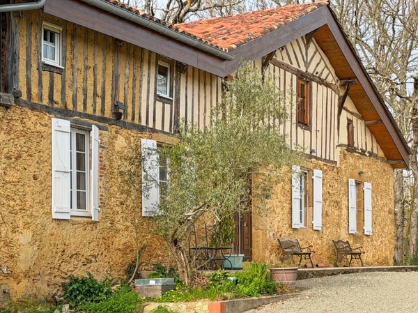 Maison à vendre 9 pièces LE HOUGA (32) - 250 m2 de surface habitable - 16183 m2 de terrain