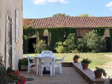 Château à vendre BAS ARMAGNAC (32) - Avec deux gîtes, dépendances, piscine et parc - 19 ha de vignes et terres