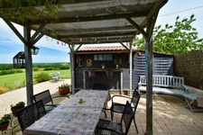 Dpt Gers (32), à vendre BASSOUES, partie du château, 174 m2 avec jardin 5000 m2 et piscine   