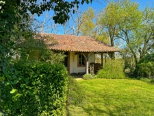 Medieval castle - 210 m2 of living space - 5087 m2