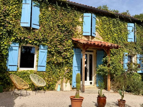 Propriété avec 2 gîtes, une chambre d'hôtes et 2 piscines - 2,2 hectares - VIC FEZENSAC (32)