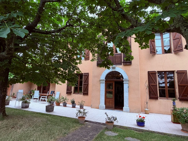 Propriété 358 m2 à vendre -avec 7700 m2 de parc - Maison 8 pièces de 234 m2, gîte de 124 m2 et piscine proche de MARCIAC (32) 
