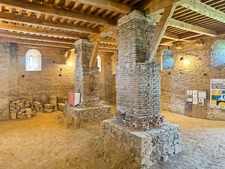 Medieval castle - 210 m2 of living space - 5087 m2